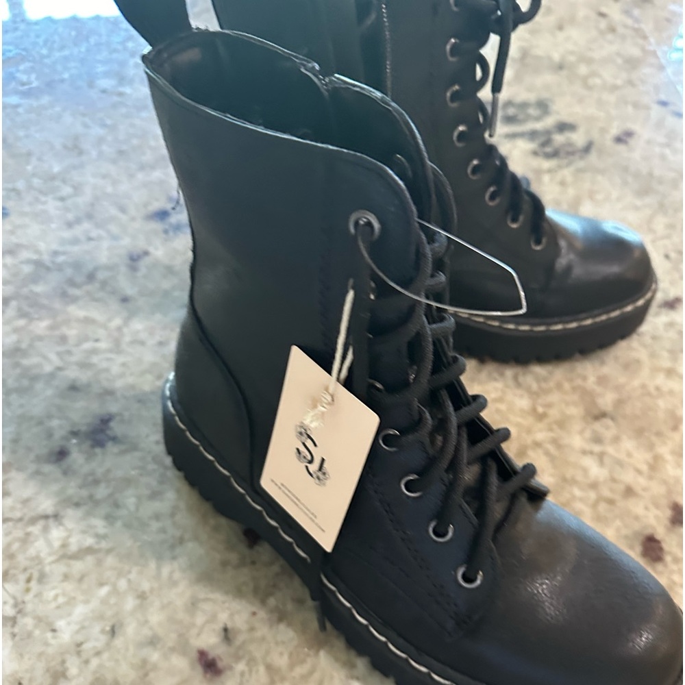 Ladies brand new never worn boots